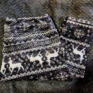 Black & Grey Soft Holiday Reindeer Snowflake Leggings - No Boundaries